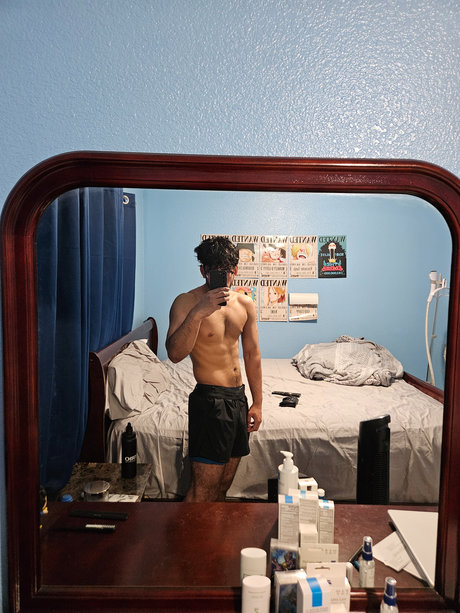 Foto desnuda filtrada de OnlyFans de Hungcollegeguy4