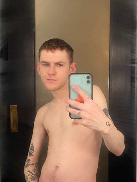 Foto desnuda filtrada de OnlyFans de D