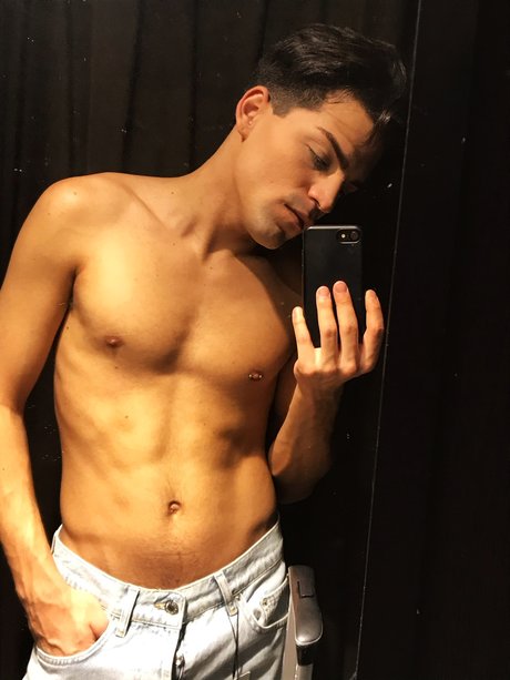 Foto desnuda filtrada de OnlyFans de Alec
