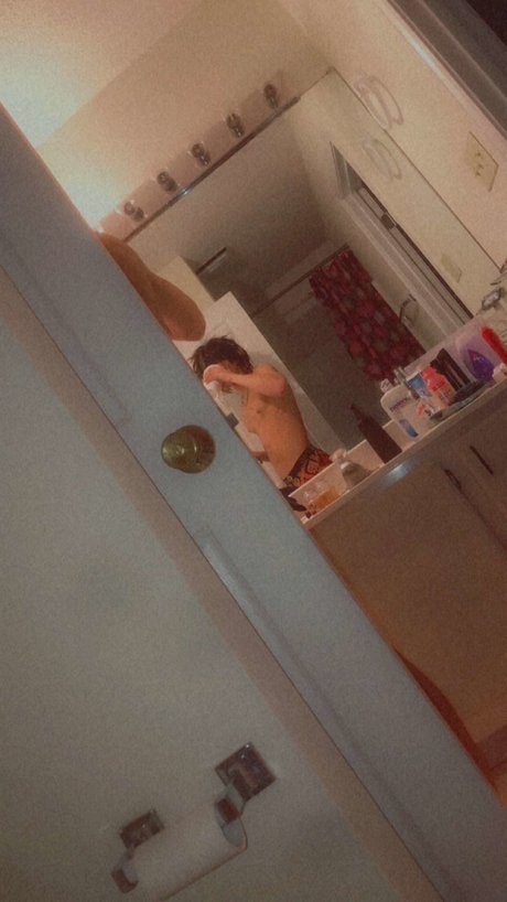 Foto desnuda filtrada de OnlyFans de Xellow Ray X Maniii