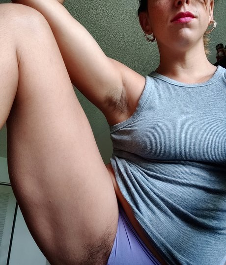 Foto desnuda filtrada de OnlyFans de Uvanextdoor