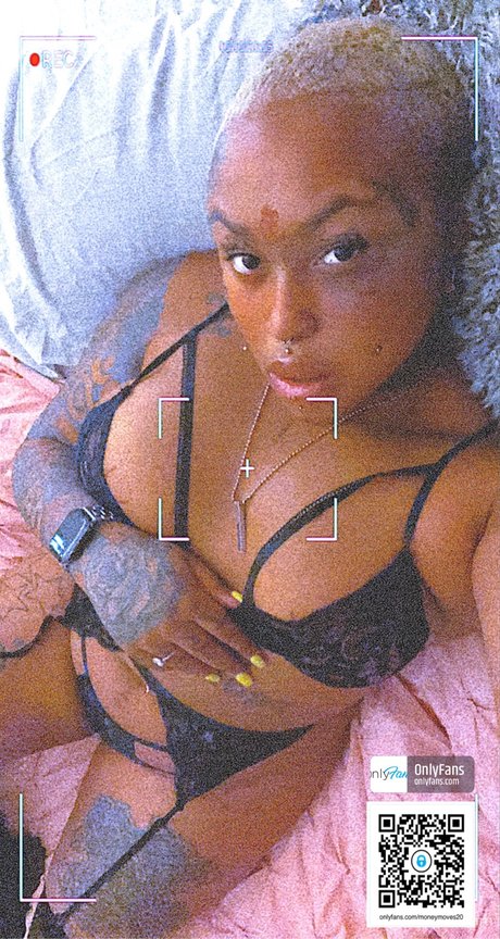 Foto desnuda filtrada de OnlyFans de Moneymoves20