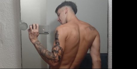Foto desnuda filtrada de OnlyFans de Aron
