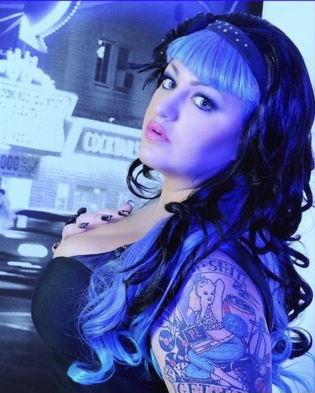 Roxy Tart  Costumed Curvy Alt Girl