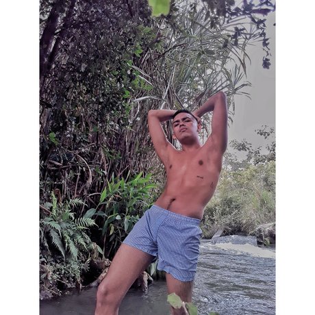Foto desnuda filtrada de OnlyFans de Santiago Ramrez