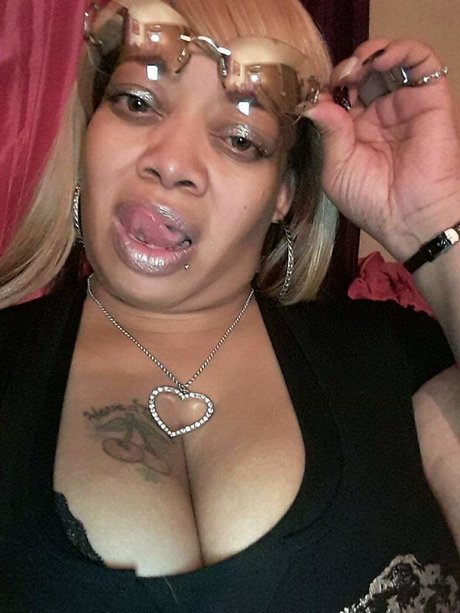 Foto desnuda filtrada de OnlyFans de Reddbonekumwithme