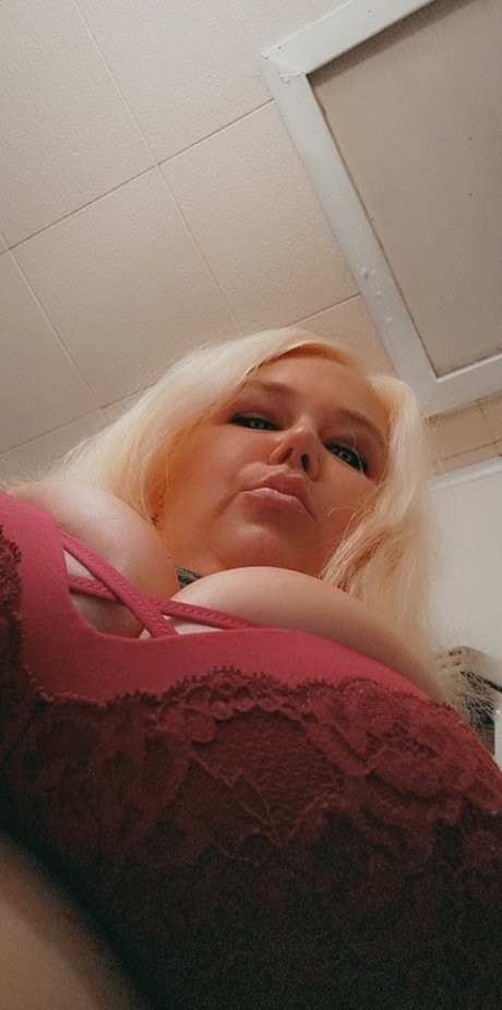 Foto desnuda filtrada de OnlyFans de Bambi Xoxo