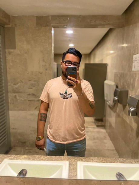Foto desnuda filtrada de OnlyFans de Miguel Fernndez