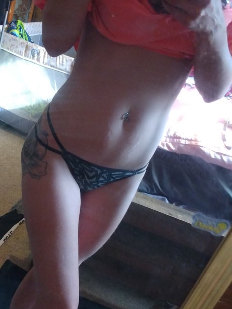 Foto desnuda filtrada de OnlyFans de Ag  More