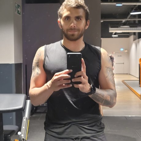 Foto desnuda filtrada de OnlyFans de Xlpetitours