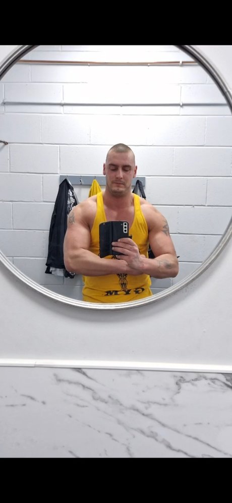 Foto desnuda filtrada de OnlyFans de Bigandbad