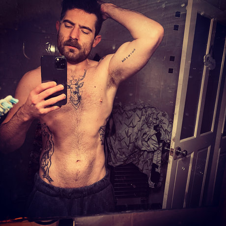 Foto desnuda filtrada de OnlyFans de Aaron