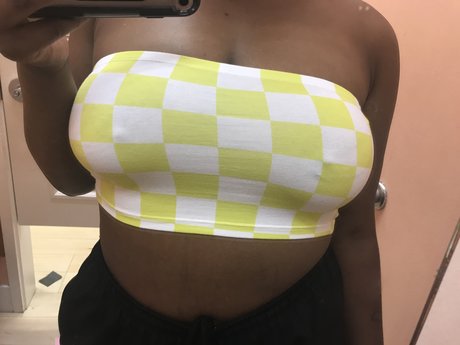 Foto desnuda filtrada de OnlyFans de Doggebaby