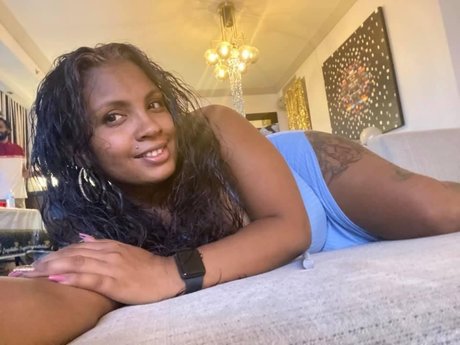 Foto desnuda filtrada de OnlyFans de Emily Simon