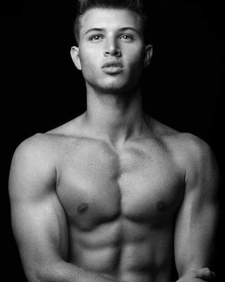 Foto desnuda filtrada de OnlyFans de Kayn