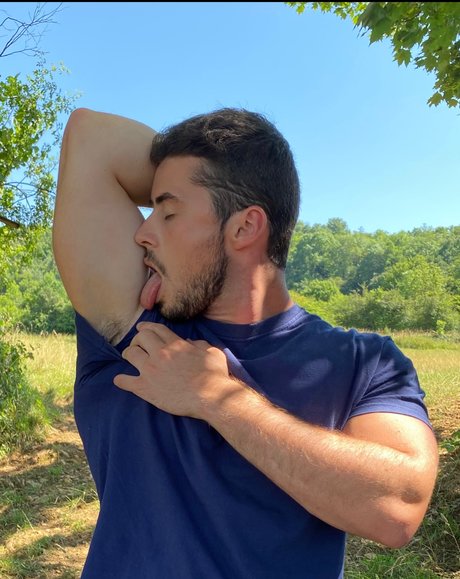 Foto desnuda filtrada de OnlyFans de The Boy You Need From 9 To 11pm