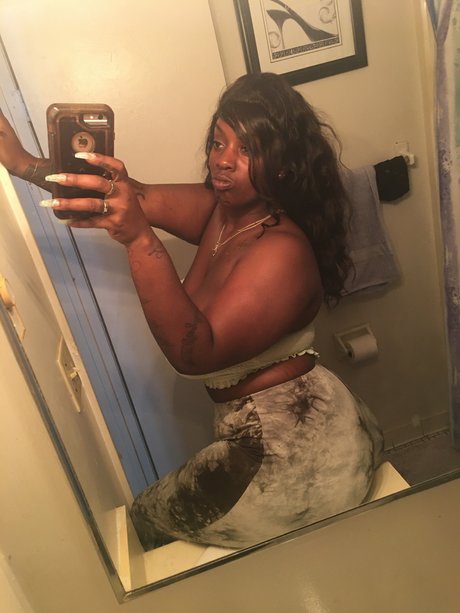 Foto desnuda filtrada de OnlyFans de Renee Giorgio