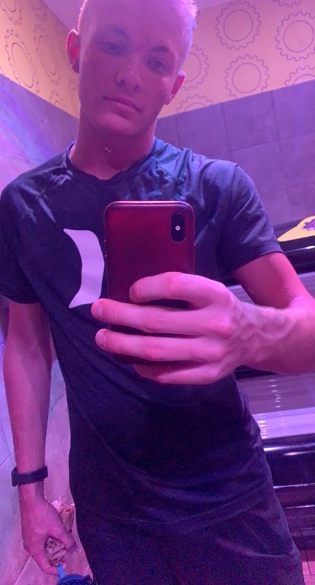Foto desnuda filtrada de OnlyFans de Tyler