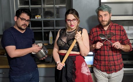 Foto desnuda filtrada de OnlyFans de Lets Have A Three Way Baking With Jcm