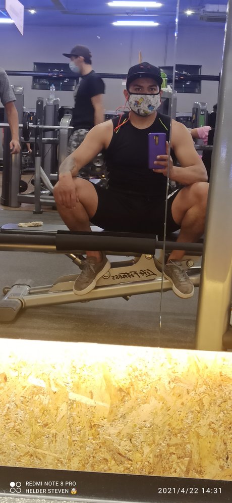 Foto desnuda filtrada de OnlyFans de Helder Steven Valencia Gutierrez