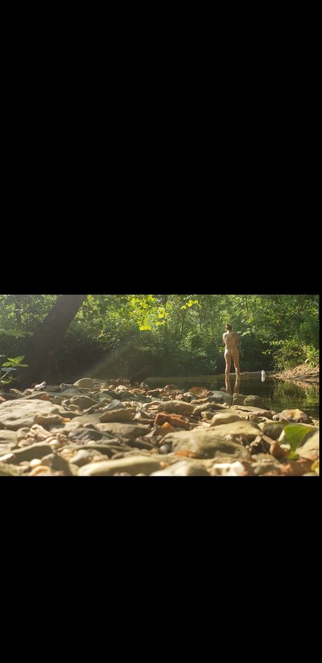 Foto desnuda filtrada de OnlyFans de Forest Nymph