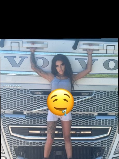 Foto desnuda filtrada de OnlyFans de Petitetrucker