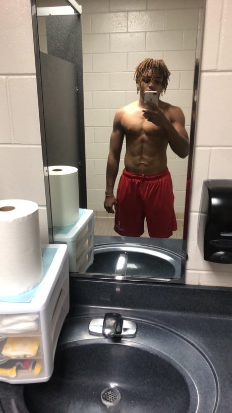 Foto desnuda filtrada de OnlyFans de Aaron