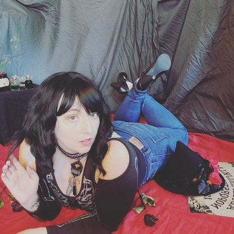 Foto desnuda filtrada de OnlyFans de Trixiegrrlsshineys