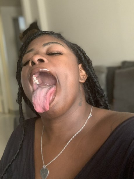 Foto desnuda filtrada de OnlyFans de The Chocolate Energizer Bunni 