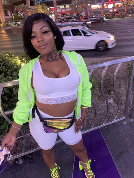 Foto desnuda filtrada de OnlyFans de Money Maj