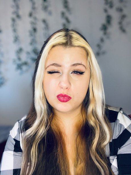 Foto desnuda filtrada de OnlyFans de Luna 30