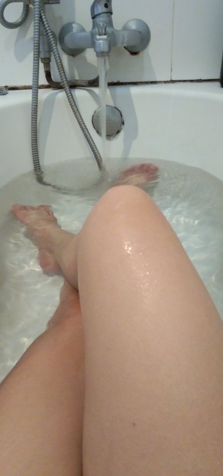 Foto desnuda filtrada de OnlyFans de Bee Bee