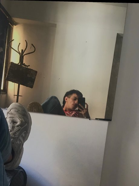 Foto desnuda filtrada de OnlyFans de Faq