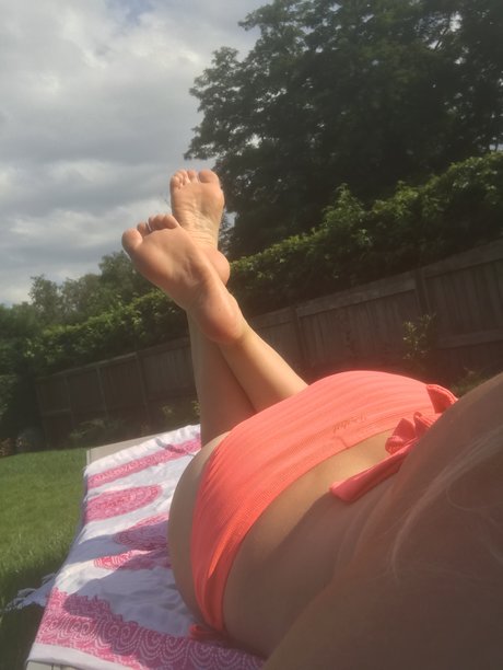 Foto desnuda filtrada de OnlyFans de Pinkie Feet  