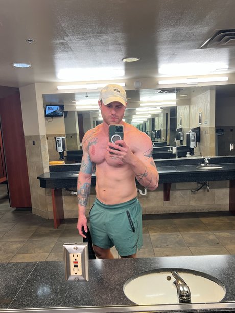 Foto desnuda filtrada de OnlyFans de Tyler