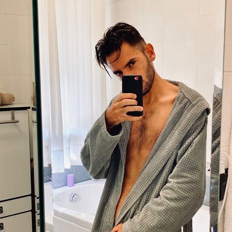 Foto desnuda filtrada de OnlyFans de Lorenzo