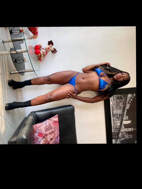 Foto desnuda filtrada de OnlyFans de Tinikmacho