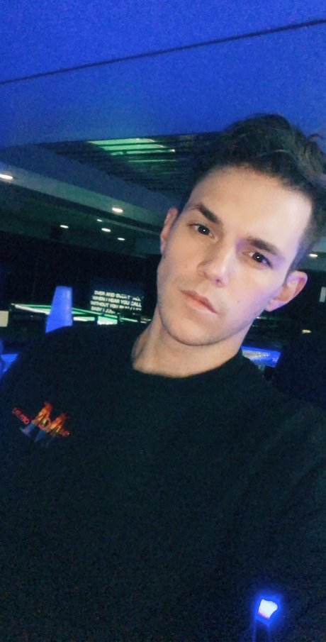 Foto desnuda filtrada de OnlyFans de Andrew Kubik