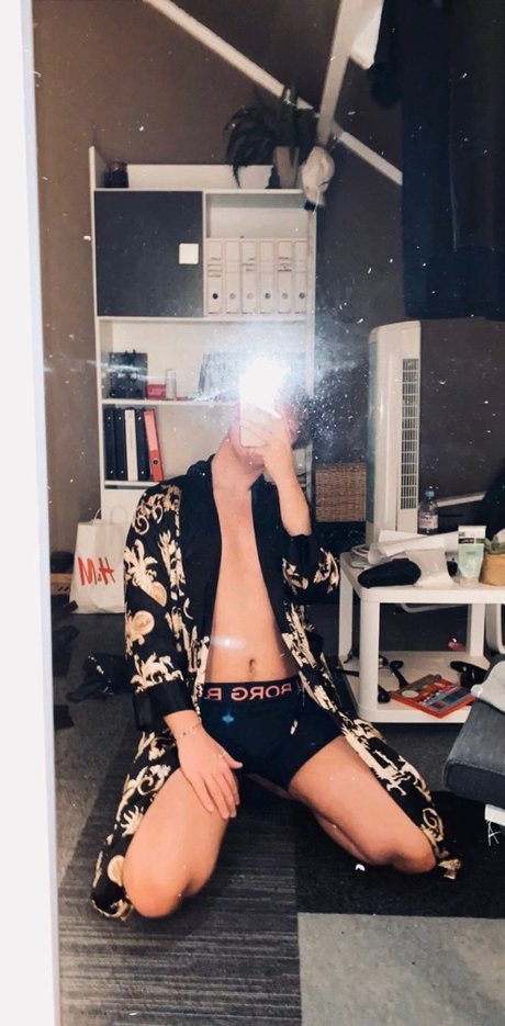 Foto desnuda filtrada de OnlyFans de N