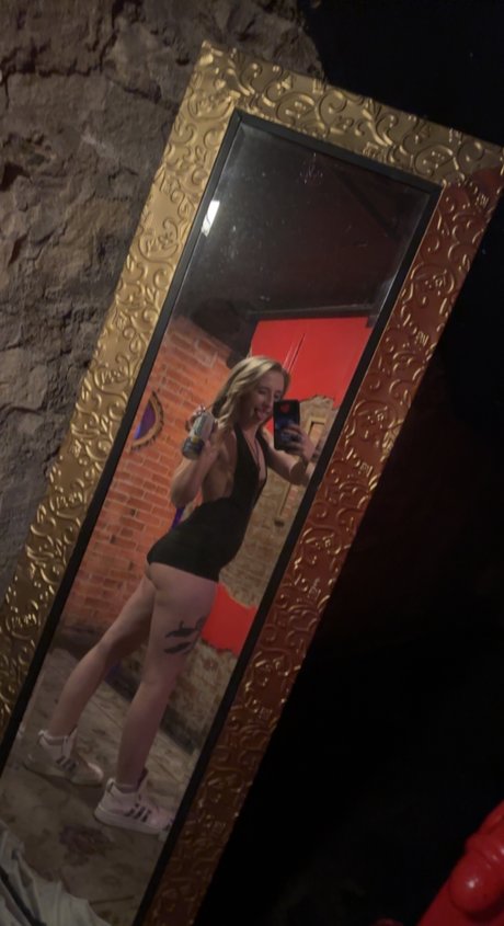 Foto desnuda filtrada de OnlyFans de Mae
