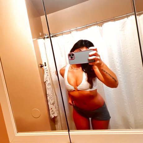Foto desnuda filtrada de OnlyFans de Ally