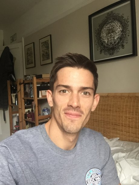 Foto desnuda filtrada de OnlyFans de Sam Laing