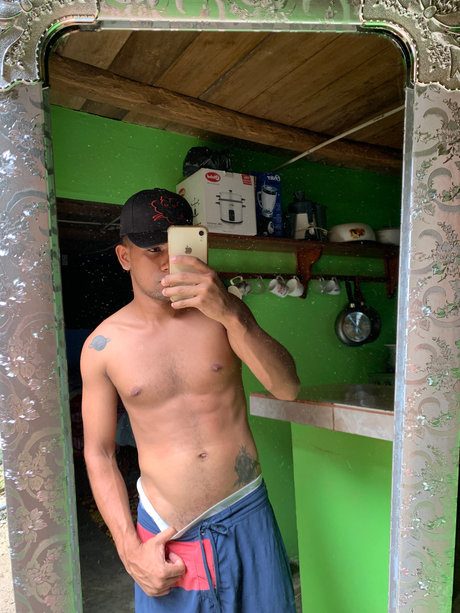 Foto desnuda filtrada de OnlyFans de Donny Zambrano