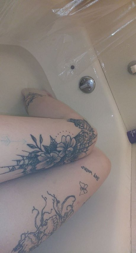 Foto desnuda filtrada de OnlyFans de Barbietink98