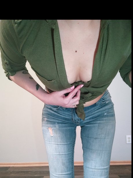 Foto desnuda filtrada de OnlyFans de Tinyladyxoxo
