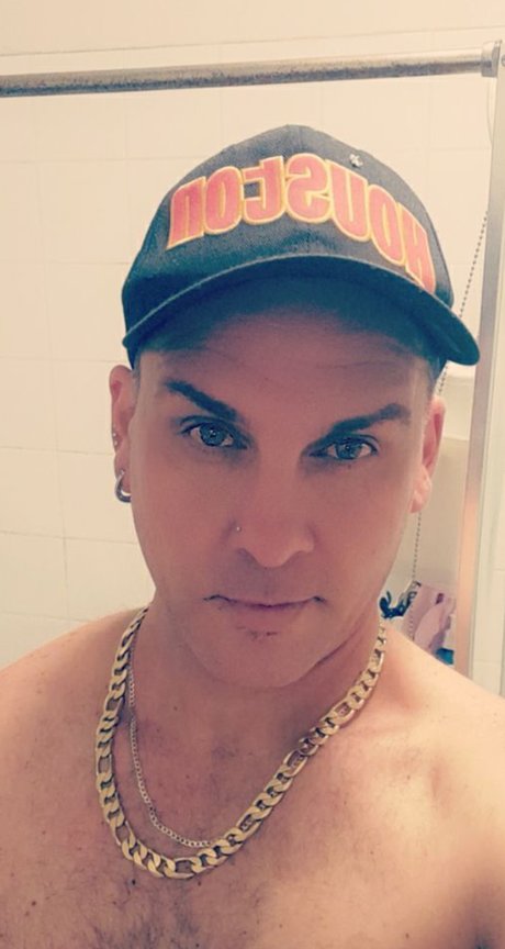 Foto desnuda filtrada de OnlyFans de Izak David