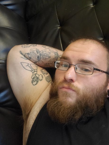 Foto desnuda filtrada de OnlyFans de Tripp Entarin