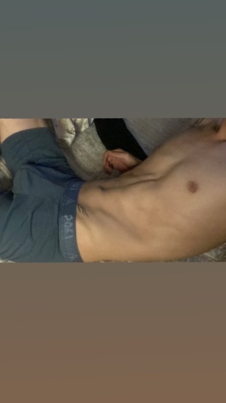 Foto desnuda filtrada de OnlyFans de Miguel Cardona