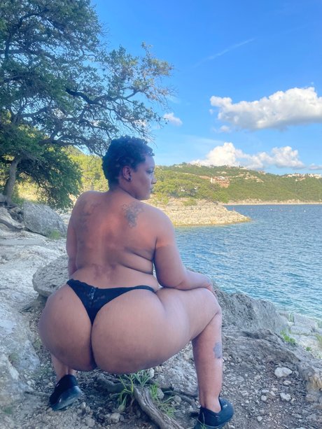 Bigbootie Banks