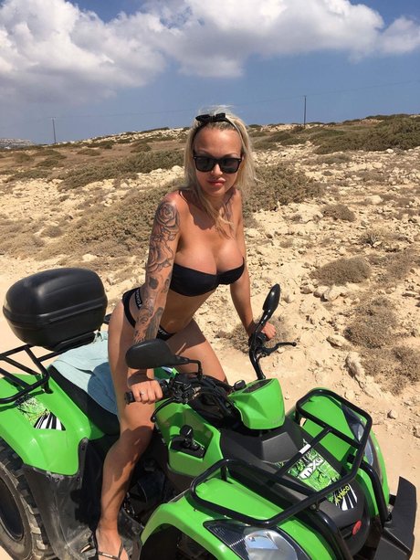 Foto desnuda filtrada de OnlyFans de Zendra Doll